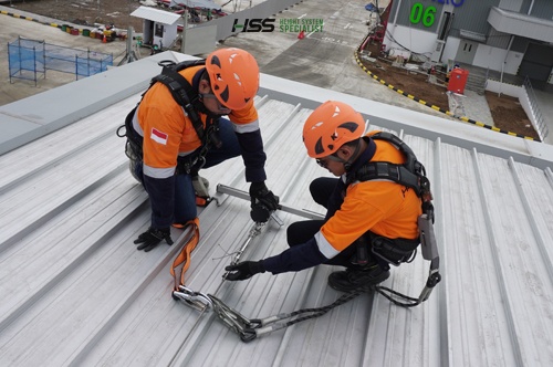 Project Instalasi Roof Horizontal Lifeline System di Alibaba